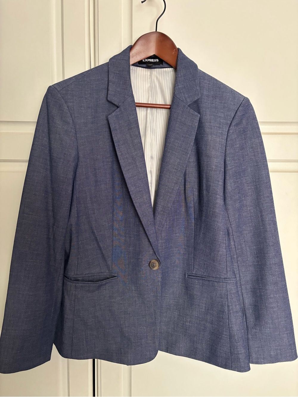 Express Women's Heathered Blue Single-Button Blazer and Pant Suit